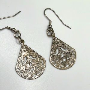 Silver Teardrop Filigree Earrings.